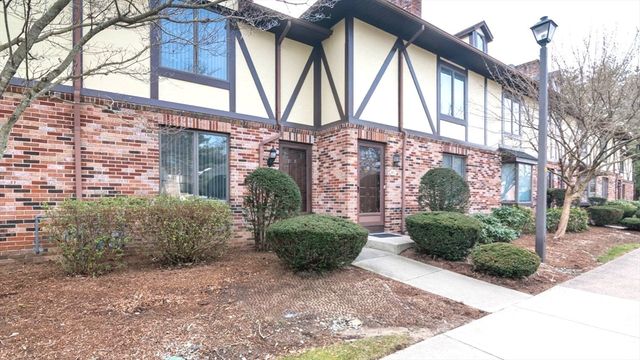 $259,900 | 10 C Mansion Woods Drive, Unit C | Suffield Corner