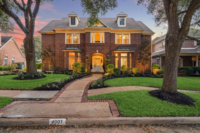 $830,000 | 4007 Woodbriar Court | Sugar Land