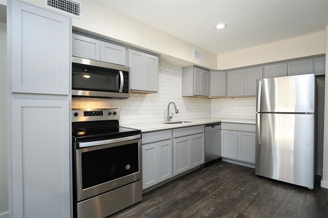 $1,195 | 5504 La Branch Street, Unit 9 | Hermann Park