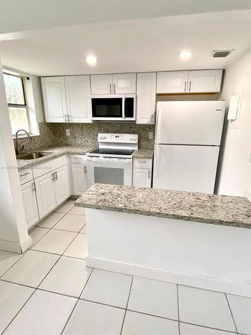 $2,200 | 830 Southwest 74th Terrace, Unit 3 | Lauderdale North Park