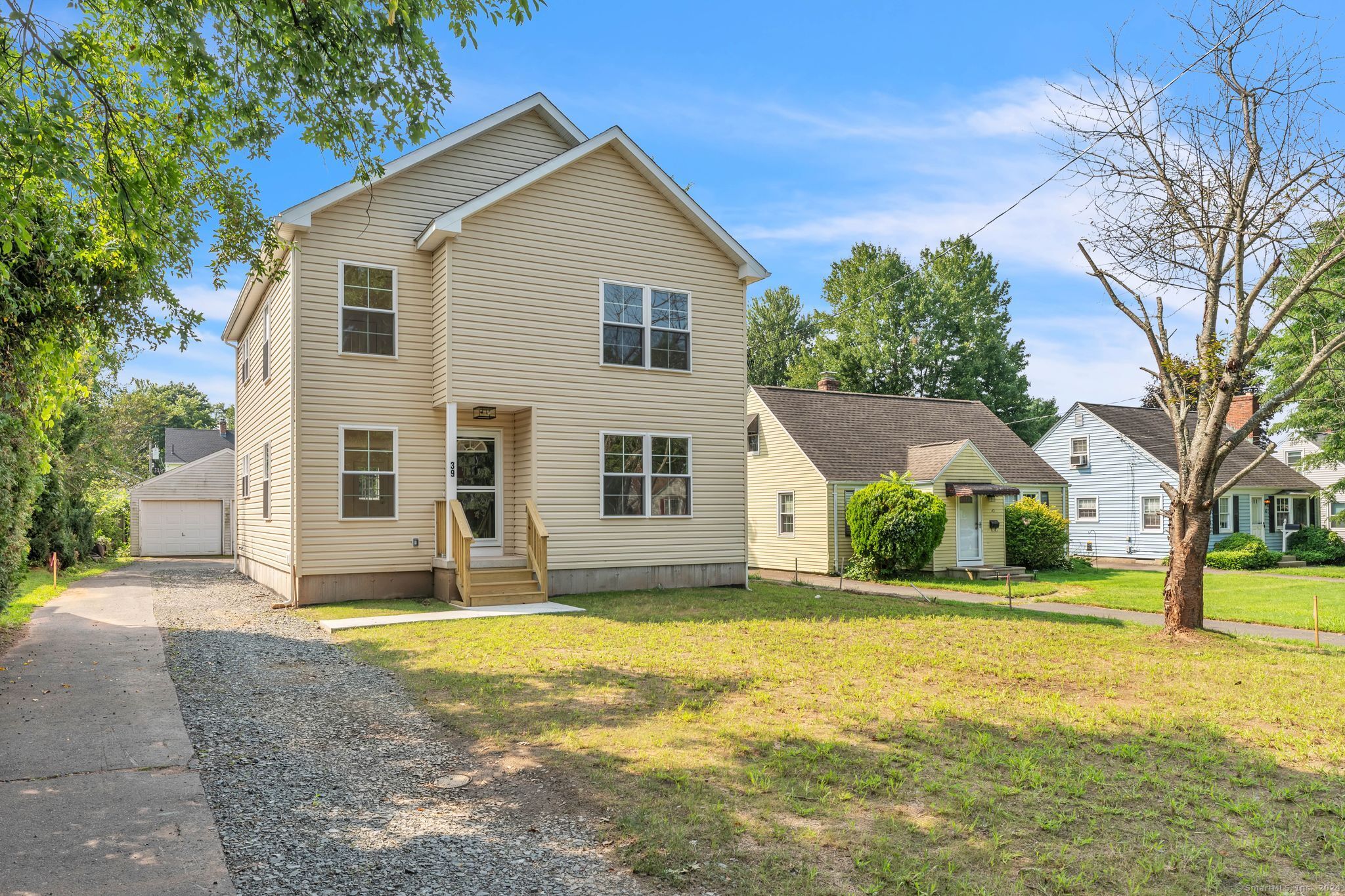 a view of a house with a yard