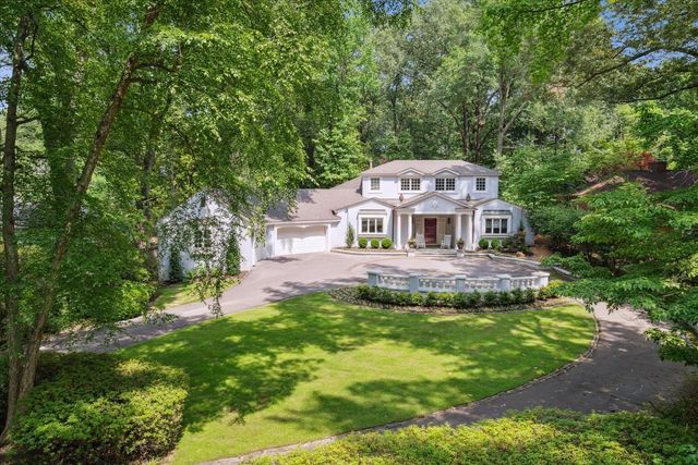 $1,495,000 | 196 East Cherry Circle | Laurelwood