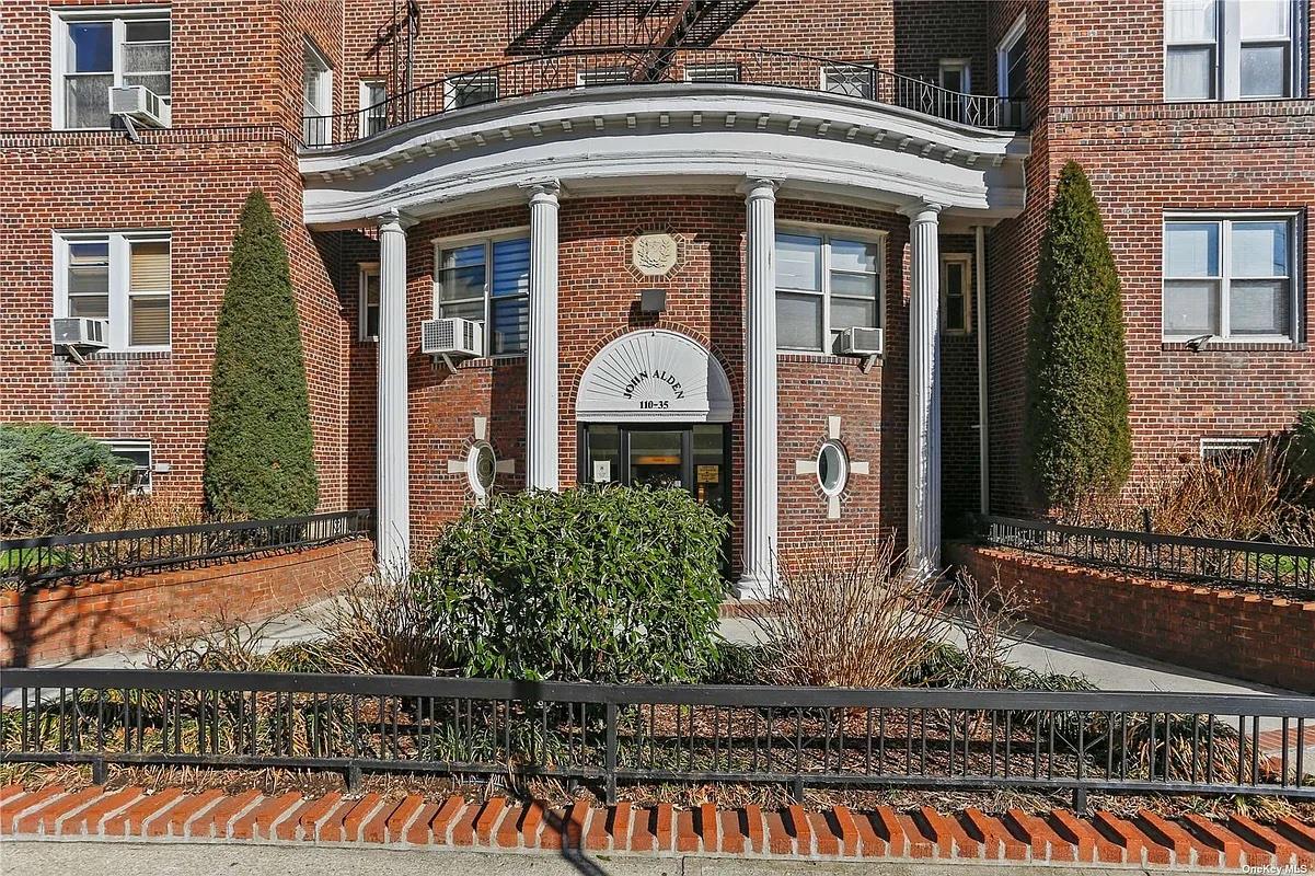 Property entrance with a balcony and cooling unit