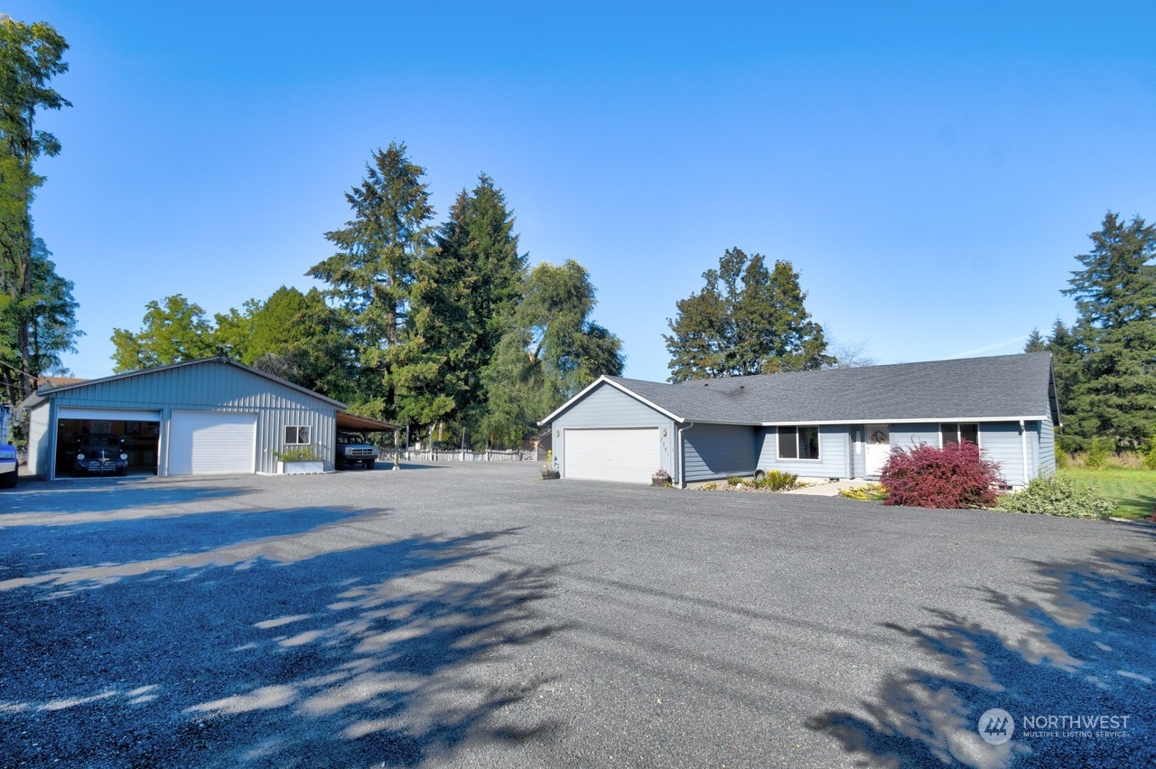 a view of a house with a yard