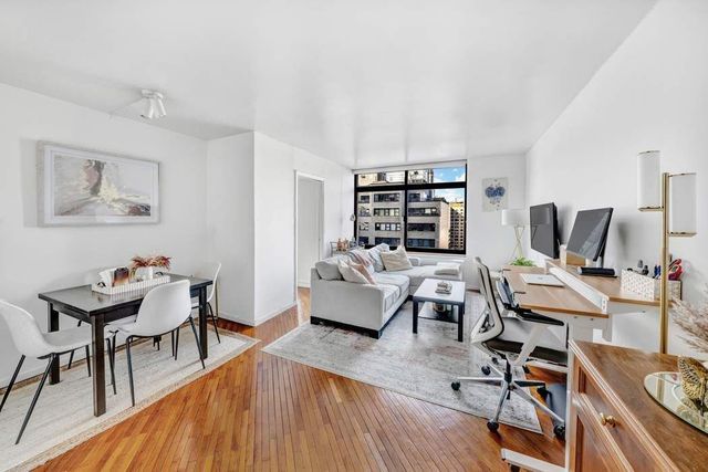 $765,000 | 400 East 70th Street, Unit 1703 | Lenox Hill