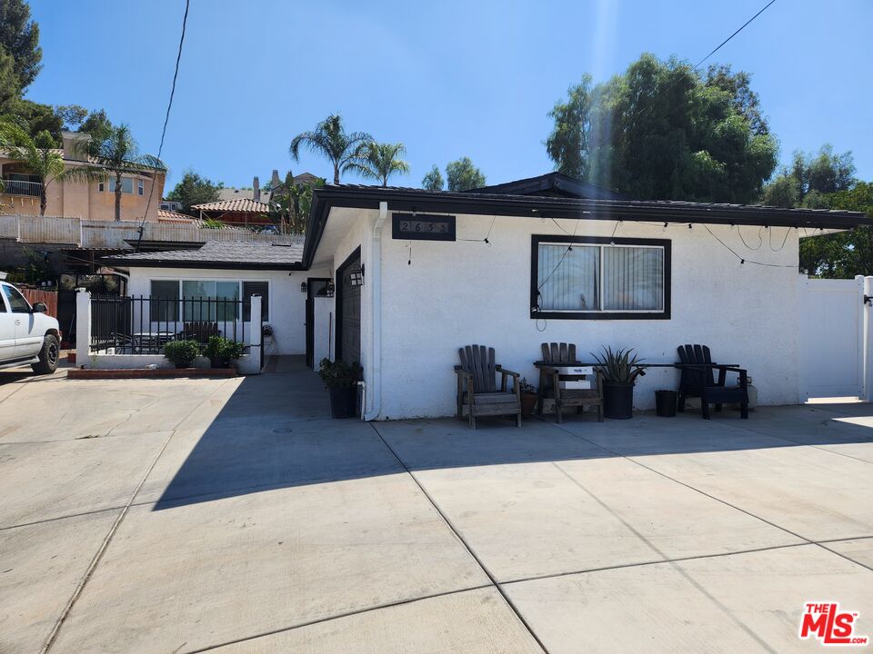 a view of a patio with table and chairs a barbeque