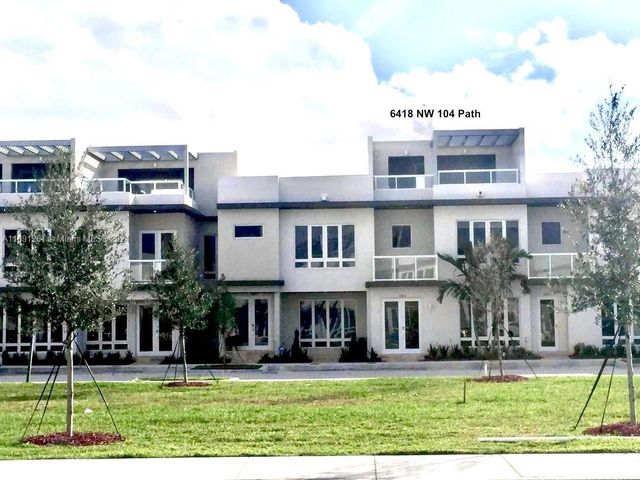 $890,000 | 6418 North W 104th Path, Unit 6418 | Doral