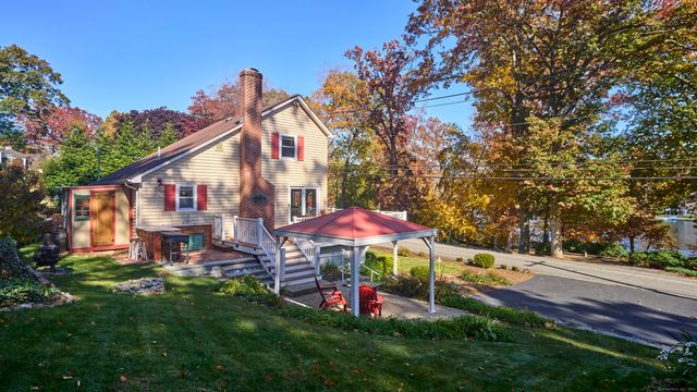 $525,000 | 73 Lake Shore Drive | East Haddam