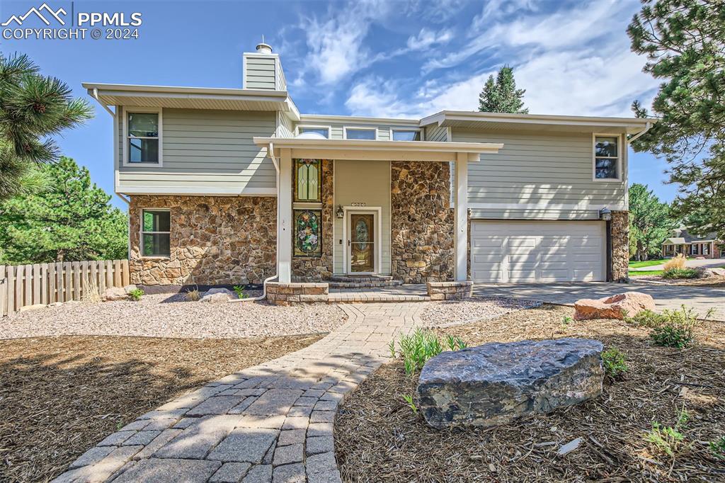 Charming Rockrimmon home with 3257 total sf!