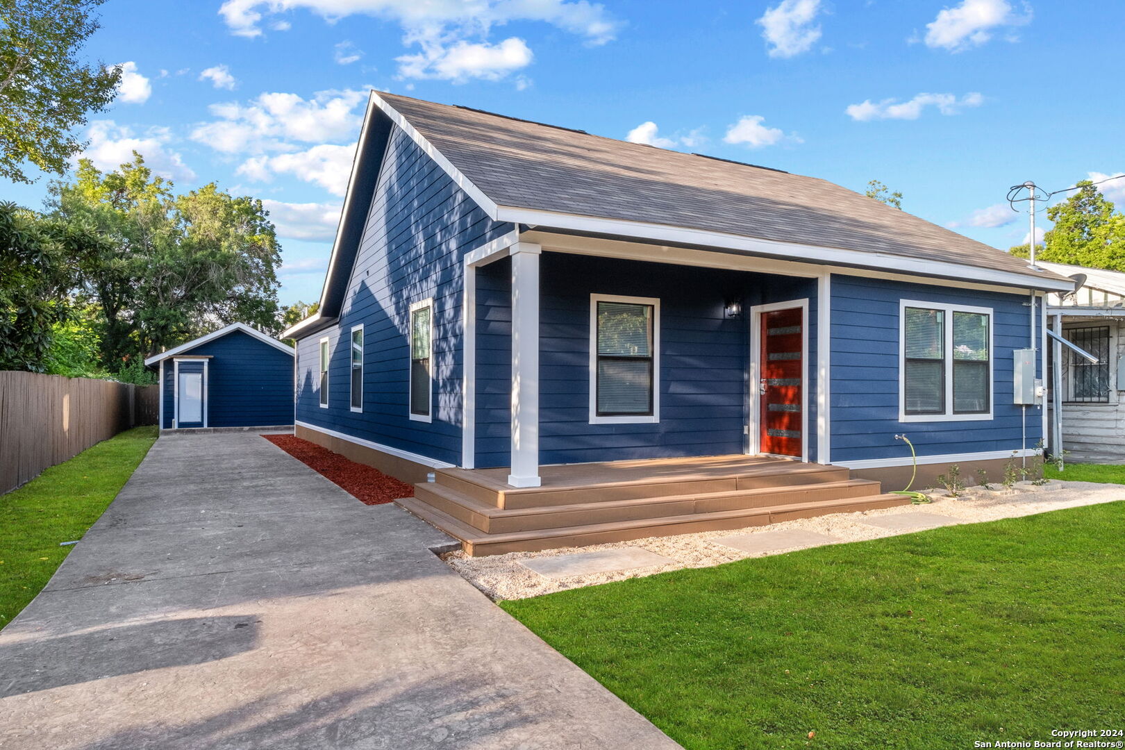 a front view of house with yard