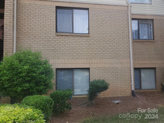 $145,900 | 4804 Spring Lake Drive, Unit B | Eastland-Wilora Lake