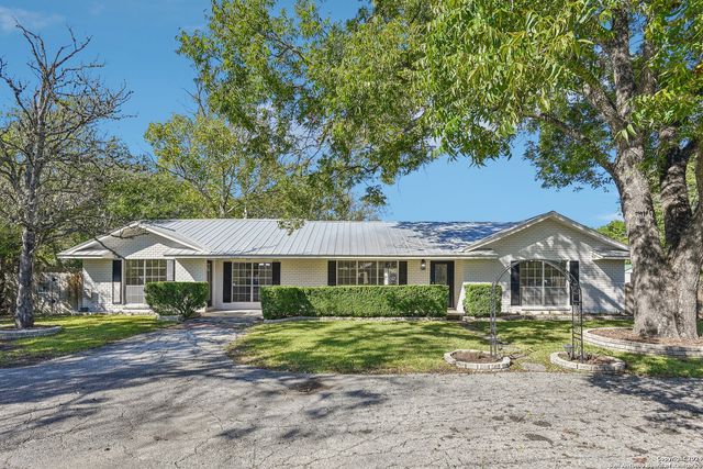 $599,500 | 310 Rosewood Avenue | Downtown Boerne