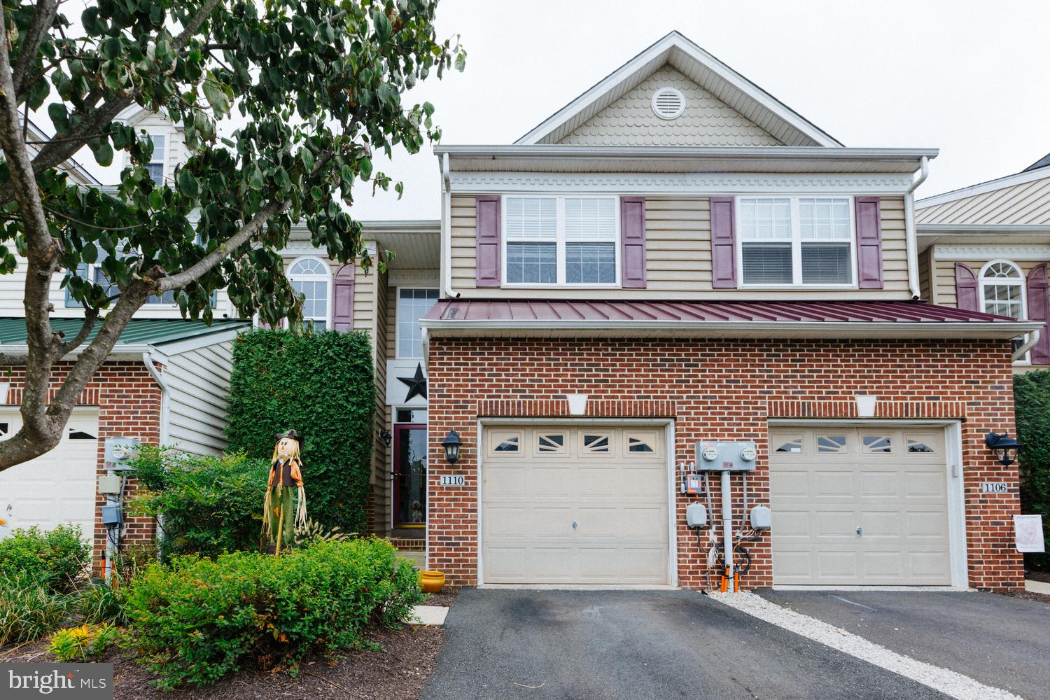 a view of a house with a garage