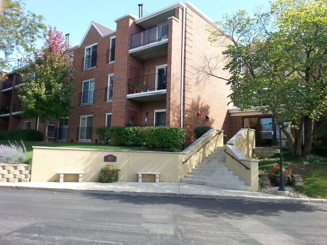 $269,900 | 815 Leicester Road, Unit 214 | Elk Grove Village