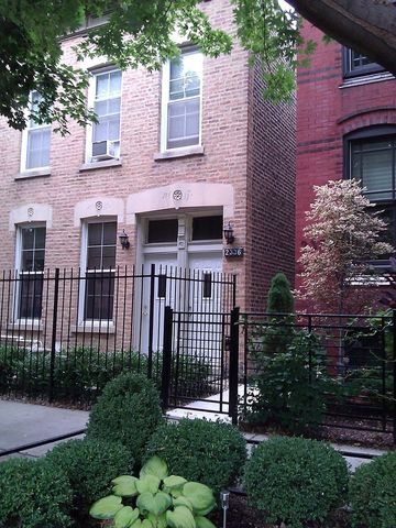 $2,450 | 2336 North Wayne Avenue, Unit 1F | Lincoln Park