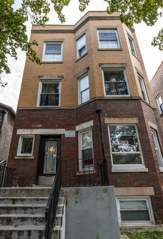 $2,150 | 2327 North Hamlin Avenue, Unit 2 | Logan Square