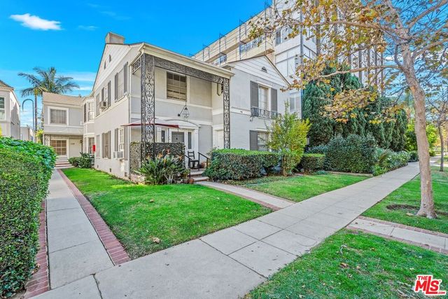 $1,995 | 136 South McCarty Drive, Unit 3 | Beverly Hills