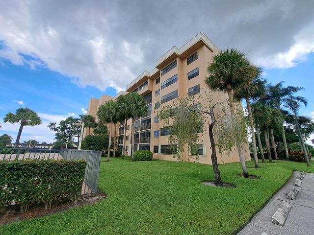 $1,250 | 4640 Lucerne Lakes Boulevard West, Unit 304 | Lucerne Lakes