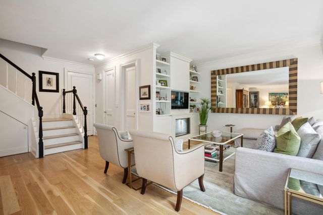 $1,395,000 | 415 East 54th Street, Unit 2D | Sutton Place