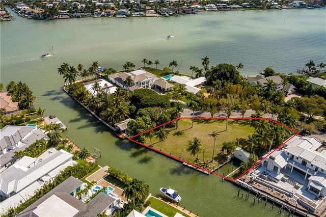 $9,900,000 | 930 18th Avenue South | Aqualane Shores