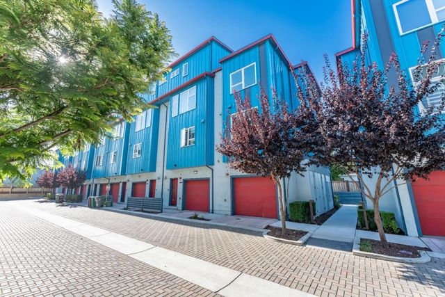 $749,000 | 975 41st Street, Unit 135 | Longfellow