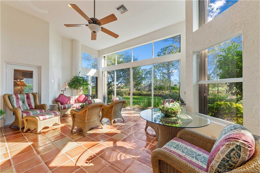 Large Sunny & Bright Florida Room