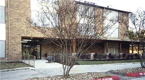 $570 | 300 Cross Creek | Dilley