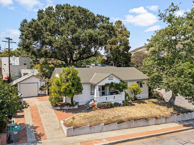 $1,295,000 | 1690 Hillcrest Place | Upper Monterey