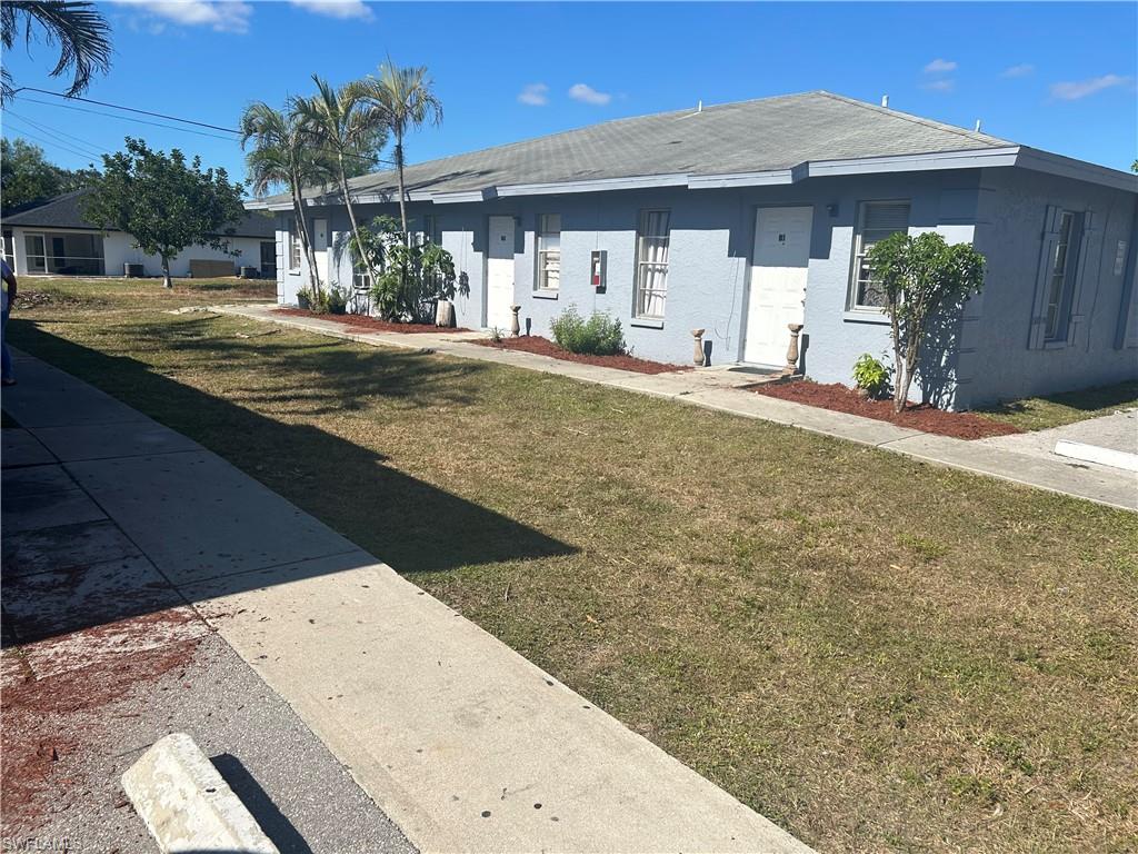 a view of a house with a backyard