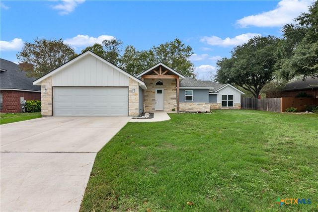 $350,000 | 230 Club View South | Seguin