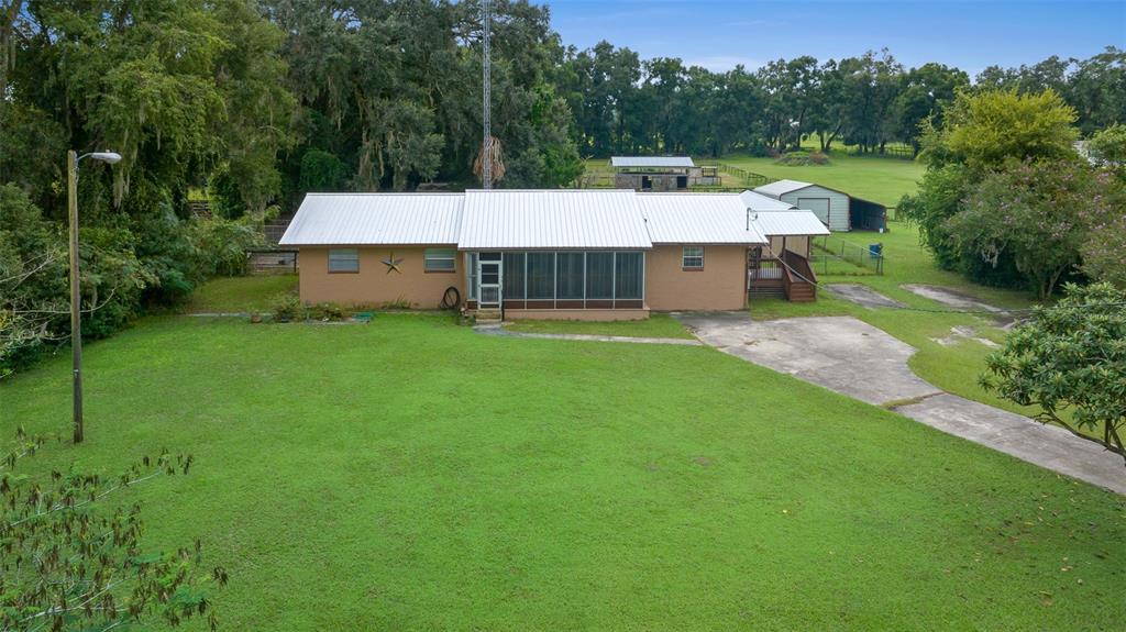 a view of a house with a backyard