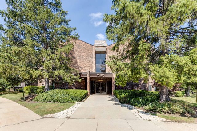 $299,000 | 3110 Pheasant Creek Drive, Unit 316 | Northbrook