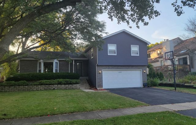 $474,900 | 1225 Yorkshire Drive | Naperville