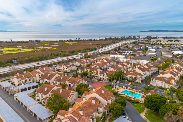 $820,000 | 1240 Franciscan Court, Unit 3 | Santa Monica-El Carro