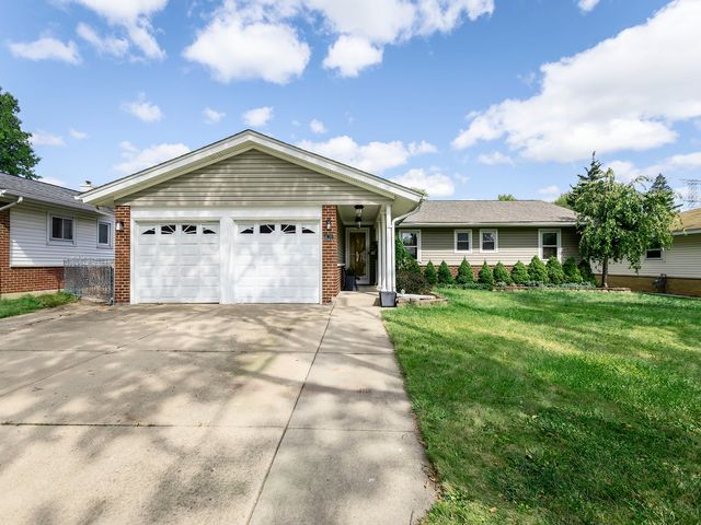 $459,500 | 620 Pinewood Drive | Elk Grove Village