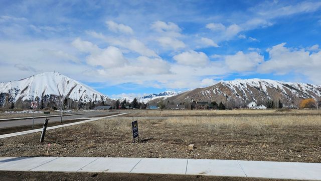 $395,000 | 1401 Red Tail (duplex Lot) Hailey Id 83333 | Hailey