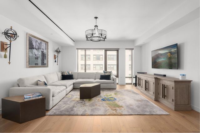 $3,100,000 | 200 East 21st Street, Unit 8D | Gramercy