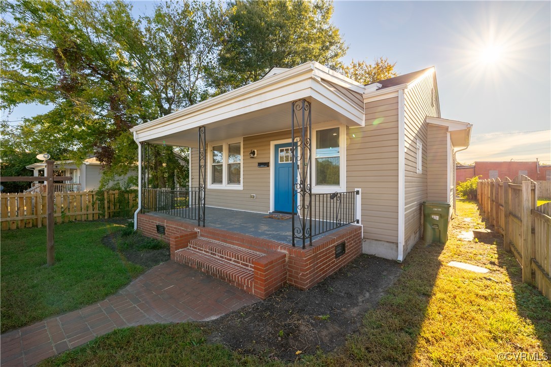 a view of a house with backyard and porch