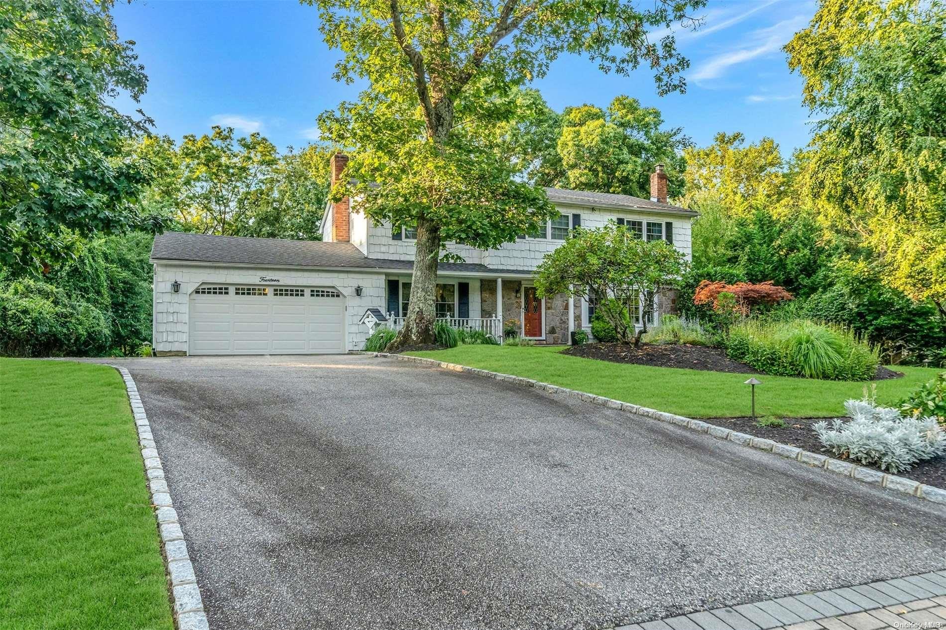 a view of house with a yard