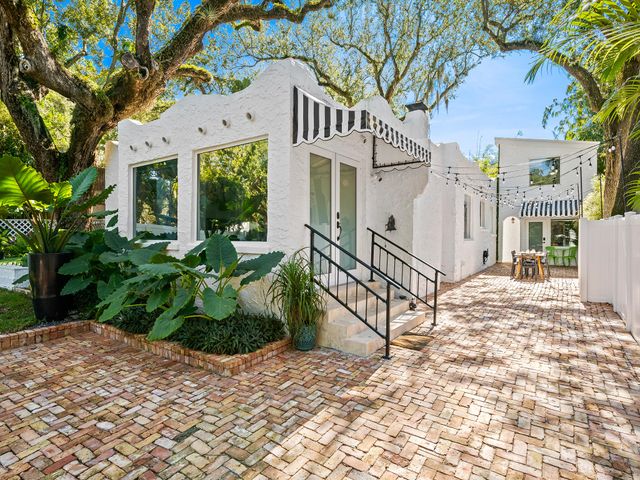 $1,825,000 | 1612 Southeast 2nd Street | Colee Hammock