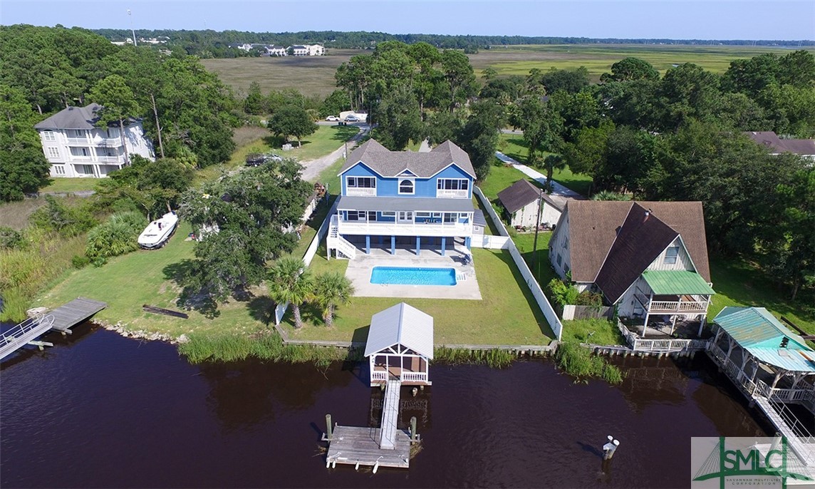 Welcome Home to your spacious house on deep water