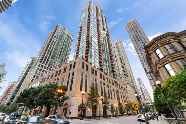 $1,850,000 | 21 East Huron Street, Unit 3704 | The Pinnacle