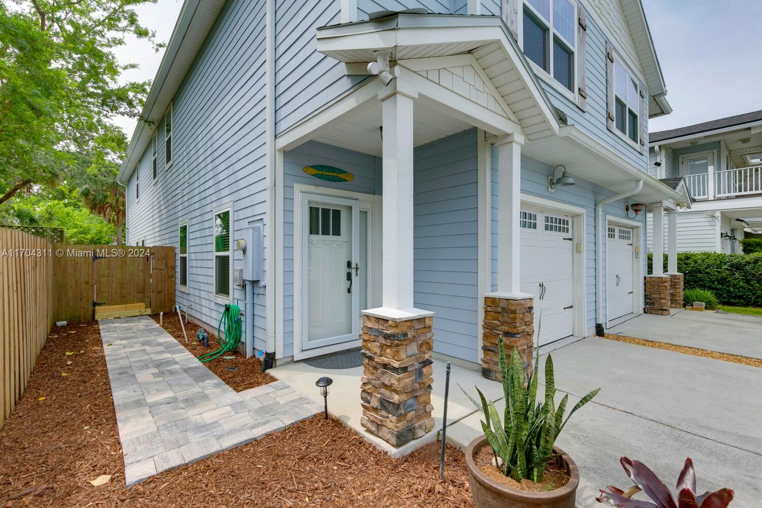 a view of outdoor space yard and porch