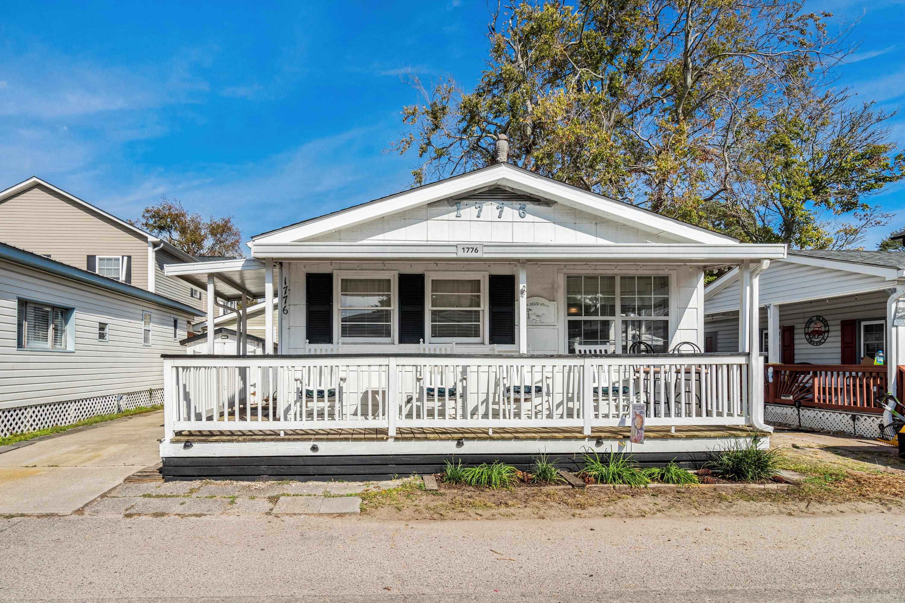 View of front of property featuring a porch