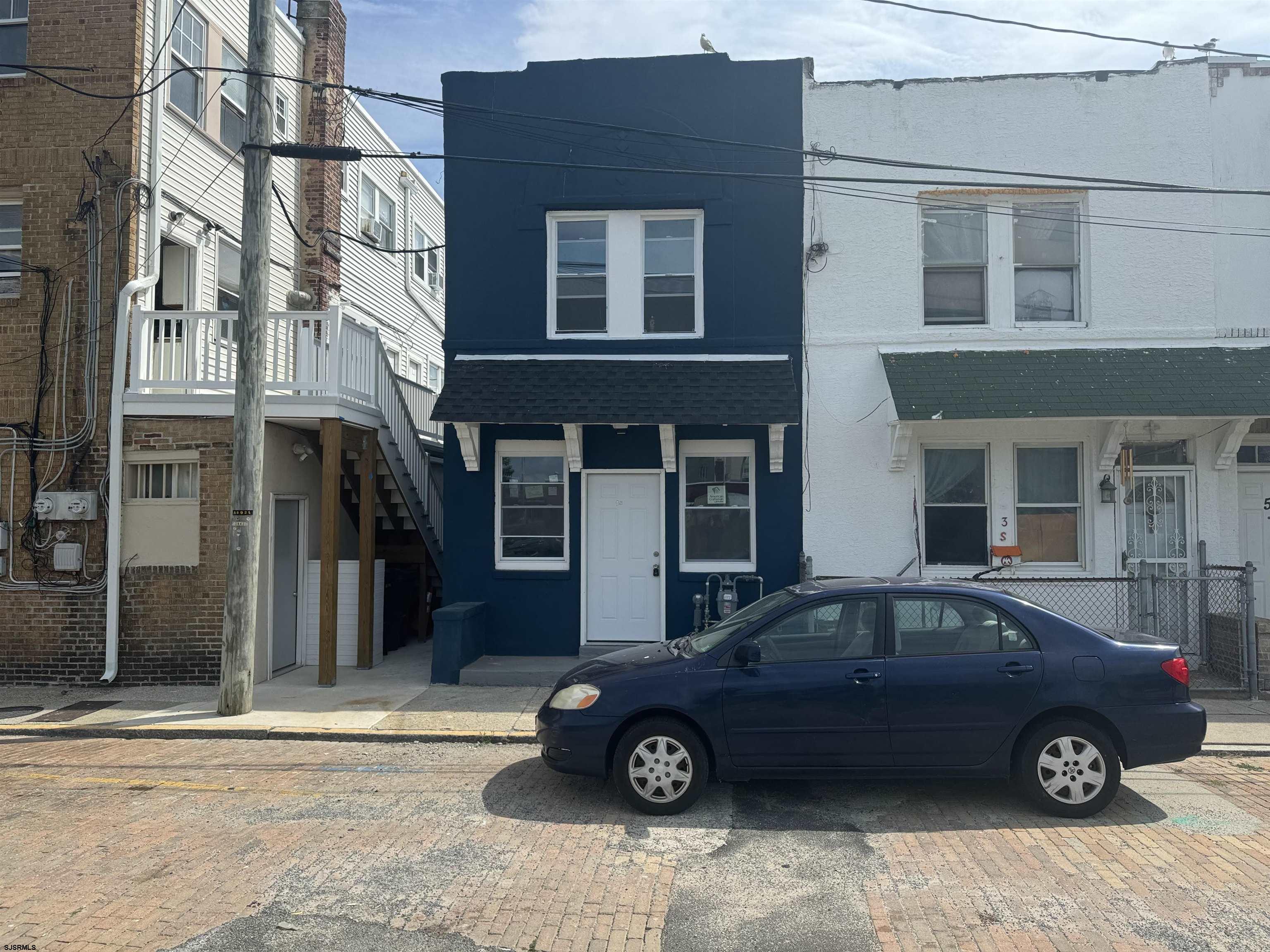 a car parked in front of a building