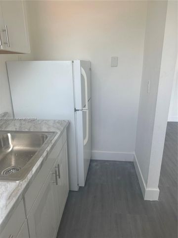 $1,550 | 2961 Southwest 5th Street, Unit 14 | West Flagler