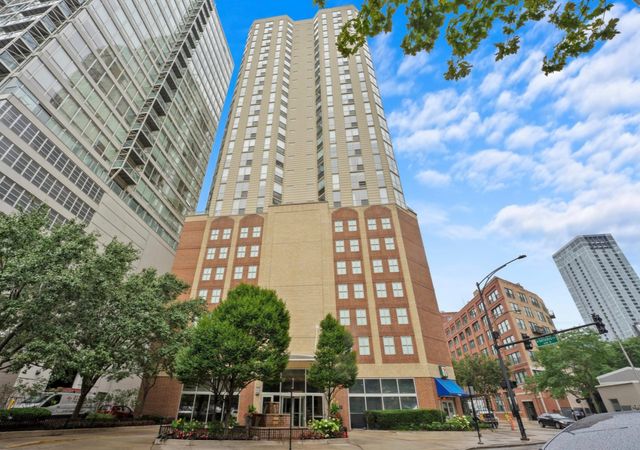 $3,200 | 645 North Kingsbury Street, Unit 1002 | Admirals Pointe