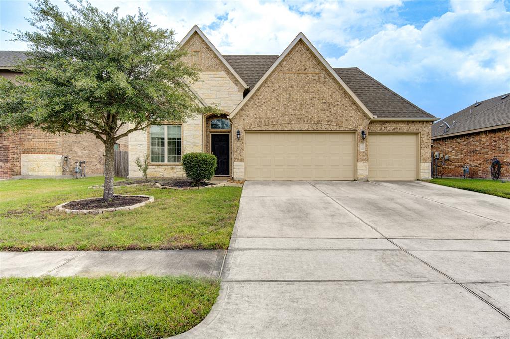 a view of a house with a yard and garage