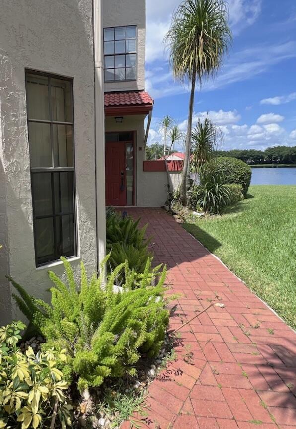 a view of a pathway with a house