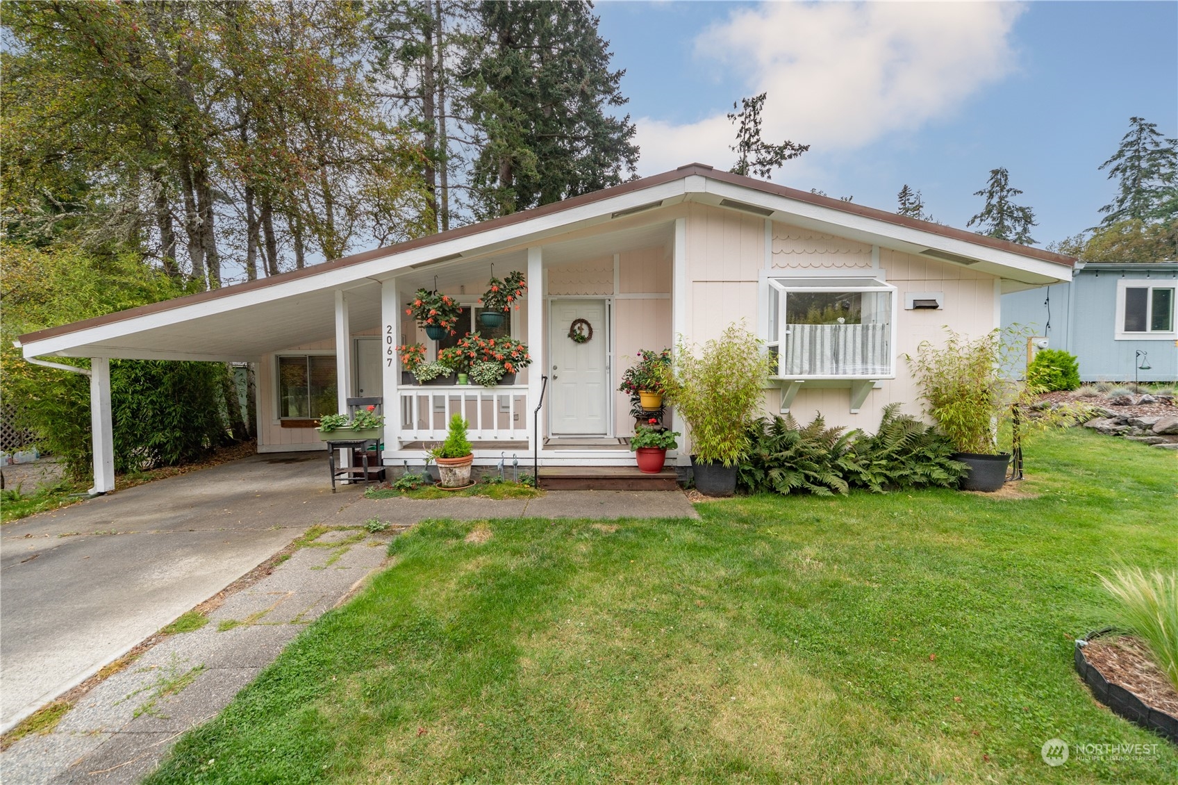 a view of a house with backyard and porch